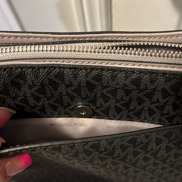 NWOT MICHAEL KORS PURSE !!! 🔥🔥🔥🔥🔥 - Picture 8 of 8